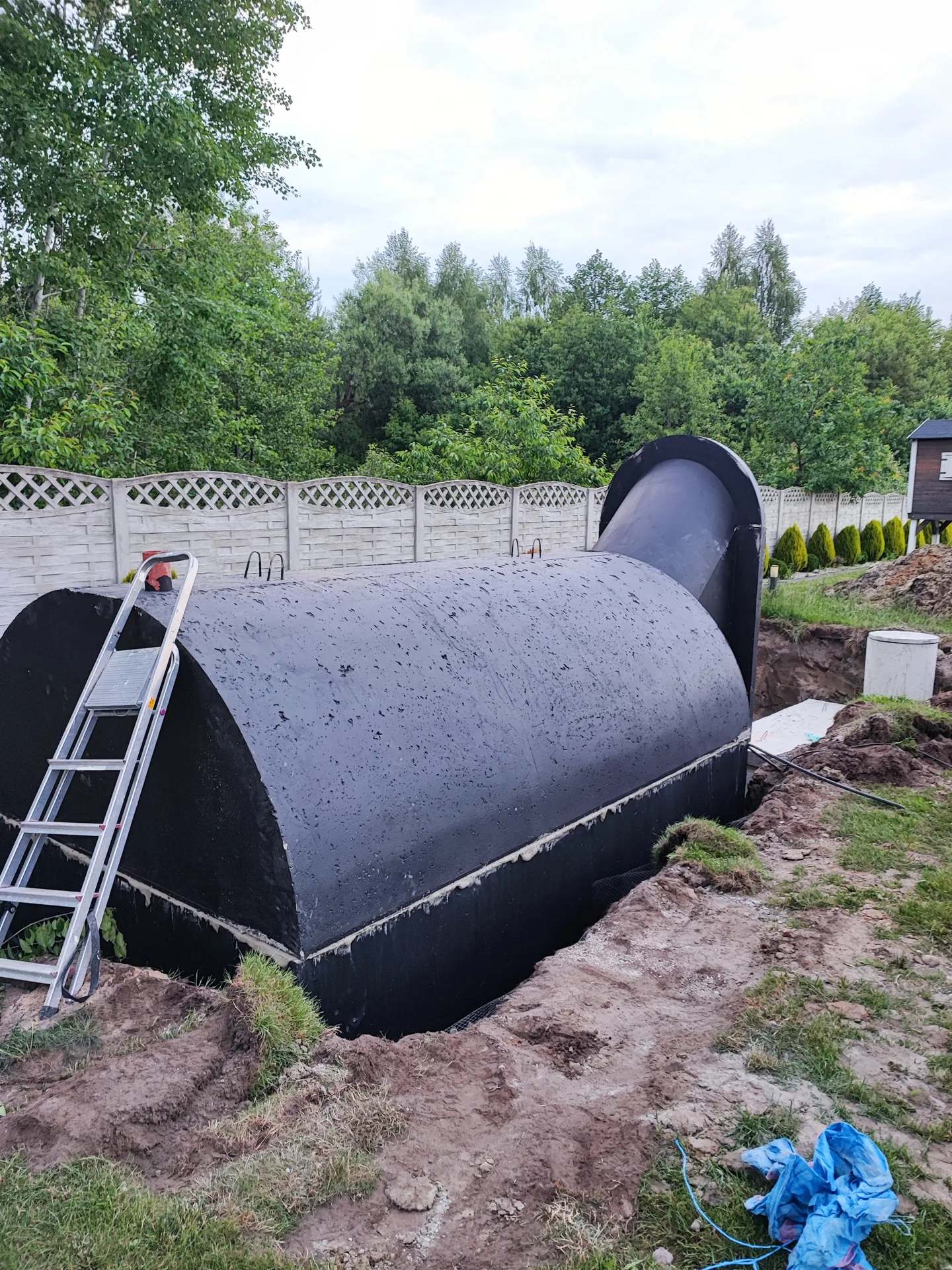 Sklepienie prefabrykowanej piwniczki na działce